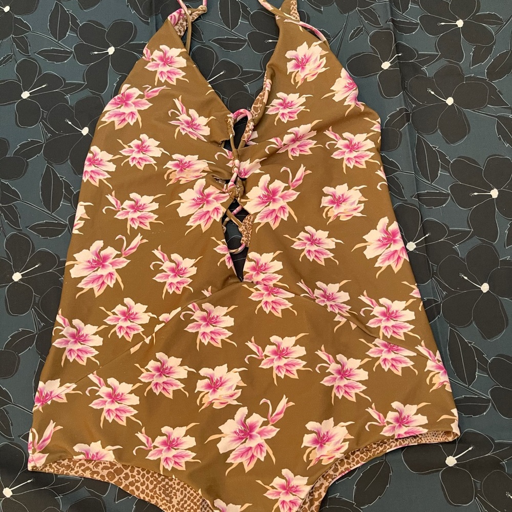 Acacia one piece